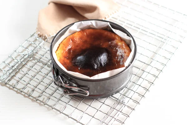 Fresh Baked Basque Burnt Cheese Cake — 图库照片