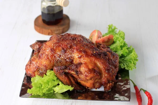 Spicy Honey Roasted Whole Chicken White Plate Indonesia Popular Ayam — Stok Foto