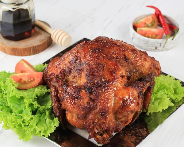 Selected Focus Spicy Honey Roasted Whole Chicken Typical Indonesian Food — Stok Foto