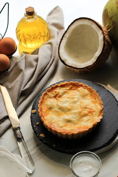 Homemade Coconut Pie Made Butter Flour Stuffed Young Coconut Flesh — Fotografia de Stock