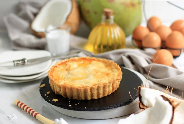Homemade Coconut Pie Made Butter Flour Stuffed Young Coconut Flesh — Stock Photo, Image