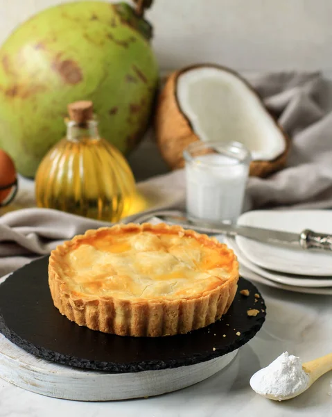 Homemade Coconut Pie Made Butter Flour Stuffed Young Coconut Flesh — Stock Photo, Image