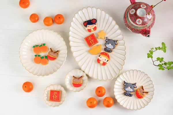 Bandung, Endonezya, 01 12 2021: Top View Chinese New Year Imlek Icing Sugar Cookies Karakteri. Çin karakteri 