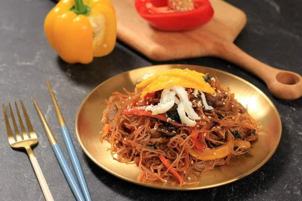 Japchae Coreano Fideos Fritos Vidrio Carne Res Verduras Servido Placa —  Fotos de Stock