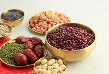 Çiğ Laba Lapası Yapan İçindekiler, Laba Festivali 'nde Geleneksel Çin Yemeği.