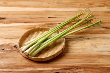 Bambu Tabaka Tahta Tablo üzerindeki limon otu, Boşluğu Kopyala