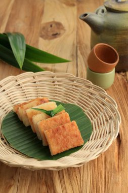 Wingko ya da Wingko Babat, Endonezya 'nın geleneksel yiyeceğidir. Wingko, Young Coconut, Glutinous Rice un ve Sugar 'dan yapılmış bir kek.. 