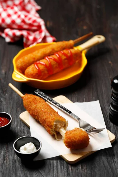 Corndog Mit Mozarella Käse Koreanisches Street Food Auf Holztisch — Stockfoto