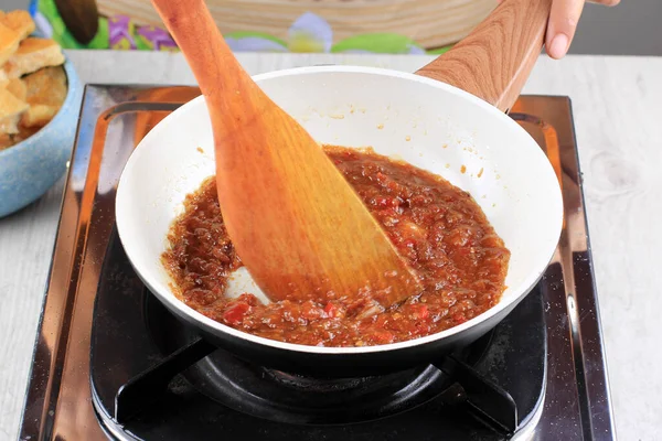 Proses Memasak Saute Red Chilli Paste Herbs Dan Spice Menggunakan — Stok Foto
