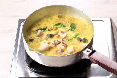 Soto Babatin a Pan, geleneksel Endonezya Çorbası et suyu ve işkembeden yapılır. Soto Jeroan kadar Popüler, Adım adım Aşçılık Süreci 