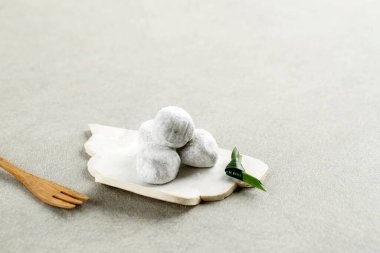 Gri Arkaplanda Japon Mochi, Metin için Boşluğu Kopyala. Seçili Odaklanma 