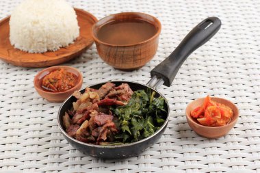 Sei Sapi, Kızartma Kızartma Sambal Matah ve Sambal Luat ile Tütsülenmiş Et