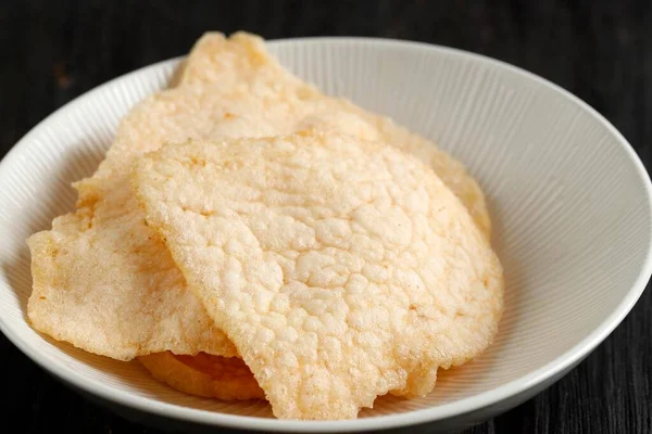 Close Kerupuk Udang Shrimp Crackers Prawn Crackers Wooden Table — Stock Photo, Image