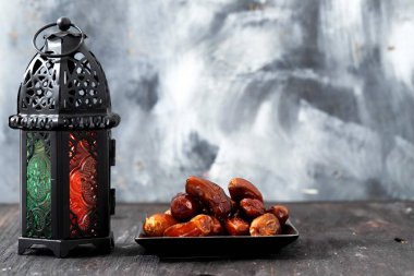 Özel tarihli Ramazan Kareem ve Arapça fener, Metin İçin Boşluğu Kopyala. Ramazan Müslüman Gıda Konsepti 