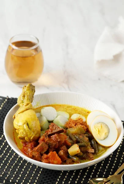 Ketupat Lub Lontong Sayur Kuchnia Indonezyjska Specjalne Danie Serwowane Eid — Zdjęcie stockowe