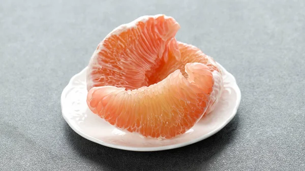 Jeruk Bali Balinese Pomelo Grapefruit White Plate Isolated Grey Table — стоковое фото