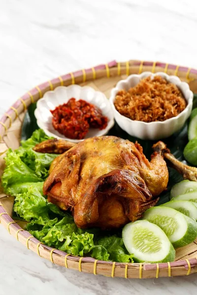 Ayam Ingkung Goreng Bakakak Hayam Pollo Entero Frito Profundo Receta —  Fotos de Stock