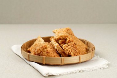 Nasi ya da Rice Crust, Popüler Endonezya atıştırmalığı. Metin için Boşluğu Kopyala