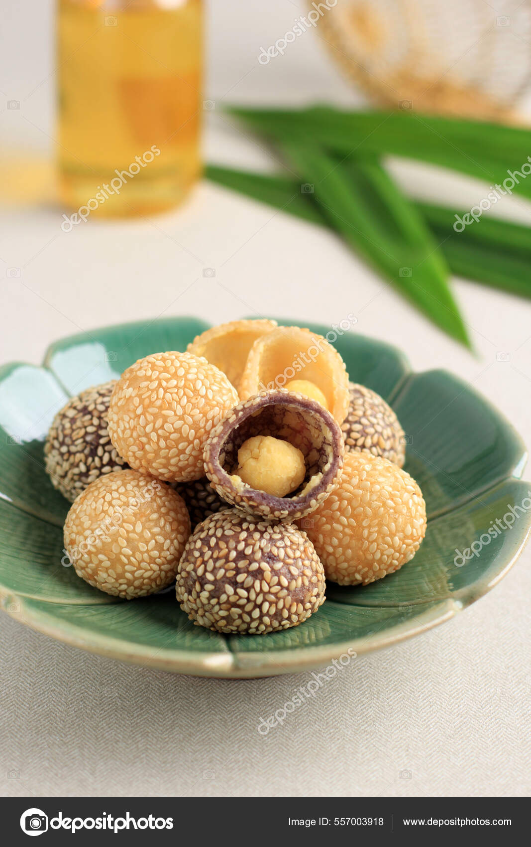 Onde Onde Glutinous Rice Sesame Seed Ball Served Indonesian Traditional