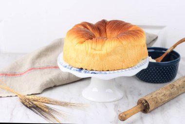Ev yapımı Wool Roll Ekmek, Viral Japon Brioche Shokupan Hokkaido Süt Ekmeği Yün Gibi Güzel Dokuya sahip. Ak Pasta standında kopyalama alanı ile servis edildi