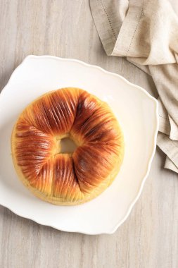 Top View Wool Roll Ekmeğinin Seçici Odak Noktası, Yün Gibi Görünen Çok Katmanlı Trending Viral Brioche Ekmeği. Metin, Reklam ya da Tarif için Boşluğu Kopyala