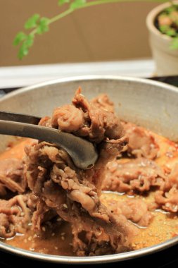 Biftek Dilimleme Paslanmaz Tong Kullanarak, Adım adım İşlem Bulgogi Yaparak. 