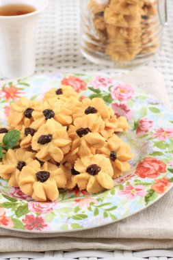 Kue Semprit, Endonezya Geleneği Kurabiyeleri Lebaran Idul Fitri Ied Mübarek 'e hizmet etti. Tereyağından, undan, yumurtadan, çiçek şekilli