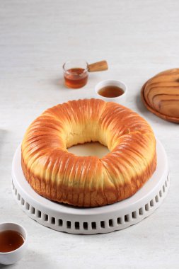 Yün rulo ekmek, çok katmanlı ve yün gibi görünen popüler bir Brioche ekmeği.. 