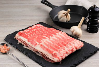 Kore Bulgogi, Sukiyaki ya da Japon Izgarası için Çiğ Pembe Donmuş Mermer Biftek. 