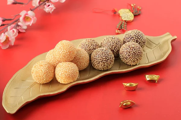 Onde Onde Glutinous Rice Sesame Seed Ball Σερβίρεται Ινδονησιακό Παραδοσιακό — Φωτογραφία Αρχείου