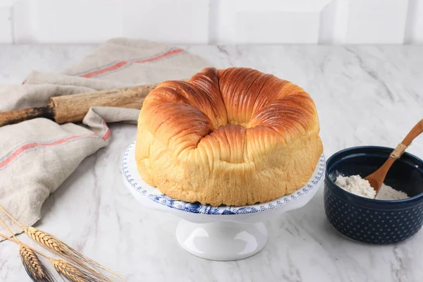 Wool Roll Ekmek, Ev yapımı Japon Brioche Hokkaido Süt Ekmeği Yün Gibi Güzel Dokuya sahip. Pasta standında servis edildi. 