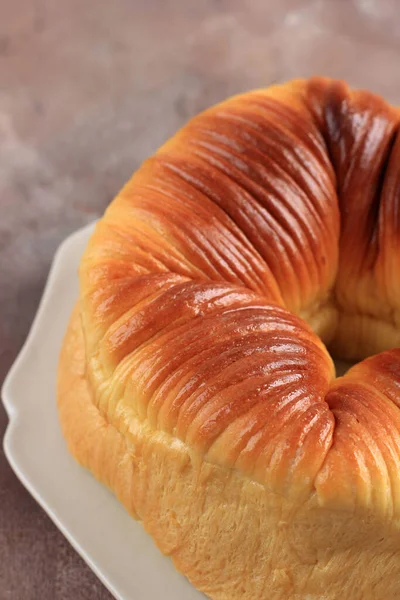 Yün rulo ekmek, çok katmanlı ve yün gibi görünen popüler bir Brioche ekmeği..