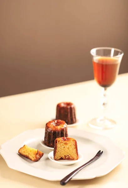 Canele Bordeaux Cake Frans Zoet Dessert Kopieer Ruimte Voor Tekst — Stockfoto