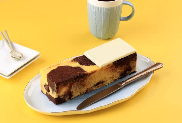 트래블 케이크 Maraf Marble Cake 초콜릿이 들어간 케이크이다 지하철 케이크로 — 스톡 사진