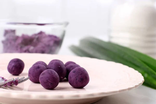 Raw Biji Salak Ubi Ungu Purple Sweet Potato Biji Salak — Stock fotografie
