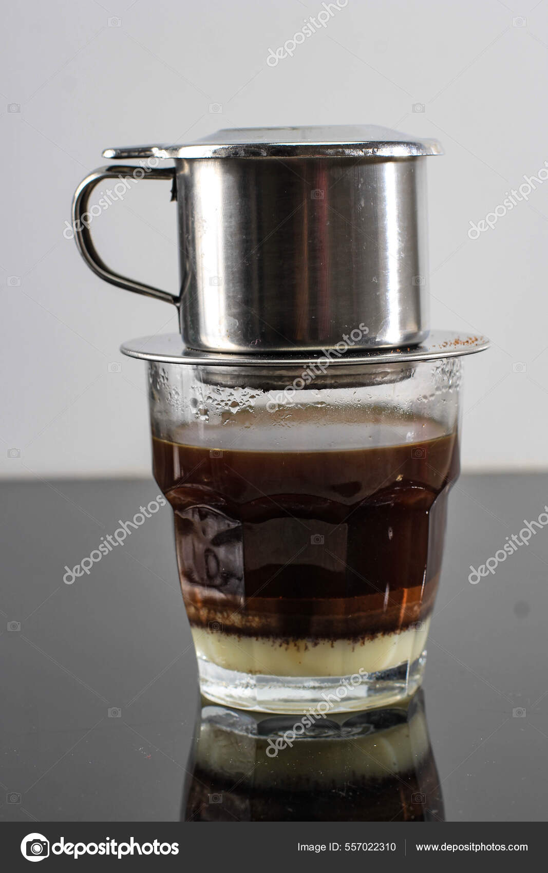 https://st.depositphotos.com/62710562/55702/i/1600/depositphotos_557022310-stock-photo-vietnamese-coffee-condensed-milk-glass.jpg