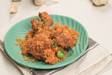 Ayam Serundeng (Ayam Lengkuas), Endonezya Geleneksel Hindistancevizli Tavuk Tarifi.