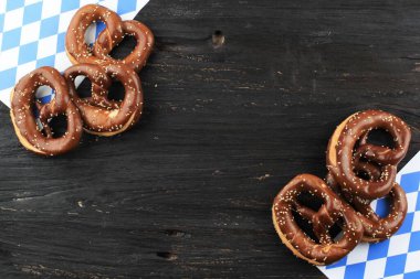 Tahta Masada Bavyera Krakerleriyle Ekim Festivali için Arkaplan, Metin İçin Boşluğu Kopyala