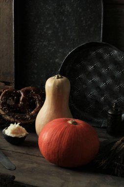 Kabak ve Kabak Ezmesi Kırsal Ahşap Masa, Köylü Cadılar Bayramı Konsepti