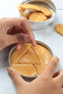 Dalgona Ppopgi Candy, Ev Yapımı Eski moda Sosyal Medya Şeker Virüsü