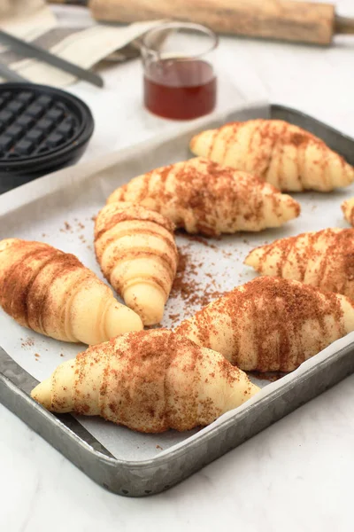 Preparation Making Croffle Coating Raw Croissant Dough Palm Sugar Cinnamon — 图库照片