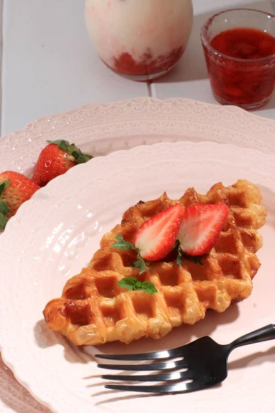 Close Fresh Baked Plain Croffle Croissant Waffle Pink Plate Topped — Stock Photo, Image