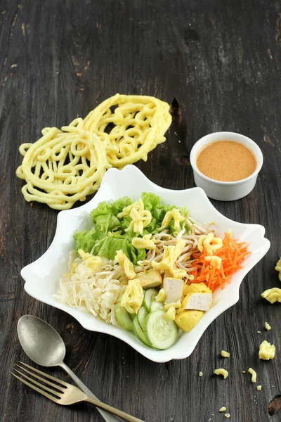 Asinan Betawi Indonezyjski Surowy Warzywny Żółty Tofu Fasola Curd Tangy — Zdjęcie stockowe