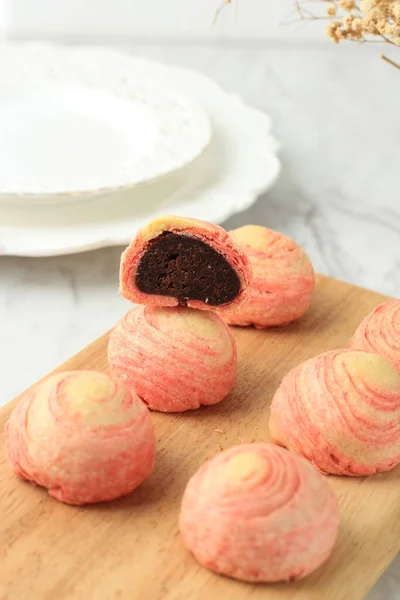 Thousand Layer Mooncake Pastry Style Mooncakes Filled Sweetened Chocolate Bean — 图库照片