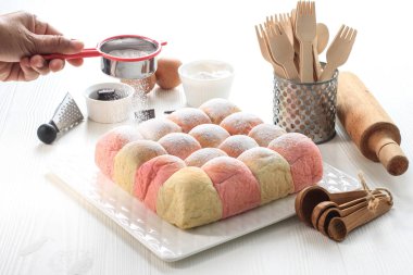 Taze pişmiş Japon Yumuşak ve Yumuşak Ekmek, Pastel Renkli Hokaido Süt Ekmeği kadar popüler