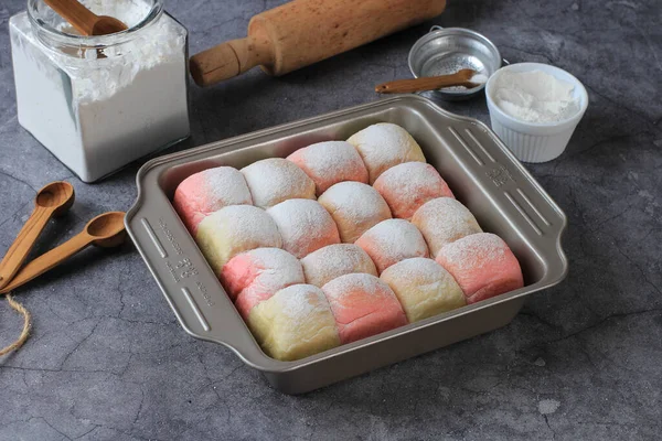 新鲜烘焙的日本软软松软面包 广受欢迎 如北海道面糊面包 — 图库照片