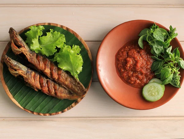 Жареный Сом Пеньетан Леле Популярное Уличное Блюдо Индонезийском Заливе Подается — стоковое фото