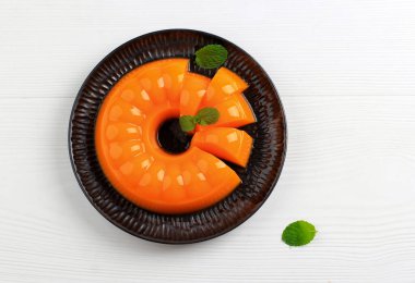 Siyah Tabakta Turuncu Mango Pudingi, Metin için Boşluğu Kopyala 