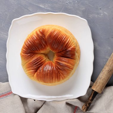 Ev yapımı pişmiş yünlü çörekler, Lezzetli beyaz tereyağlı krema ruloları, Top View 