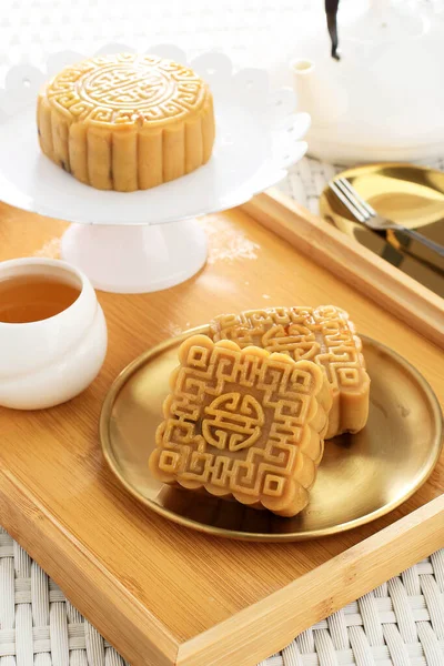 Köstlicher Mondkuchen Traditioneller Chinesischer Süßer Snack Zum Herbstfest Auf Dem — Stockfoto
